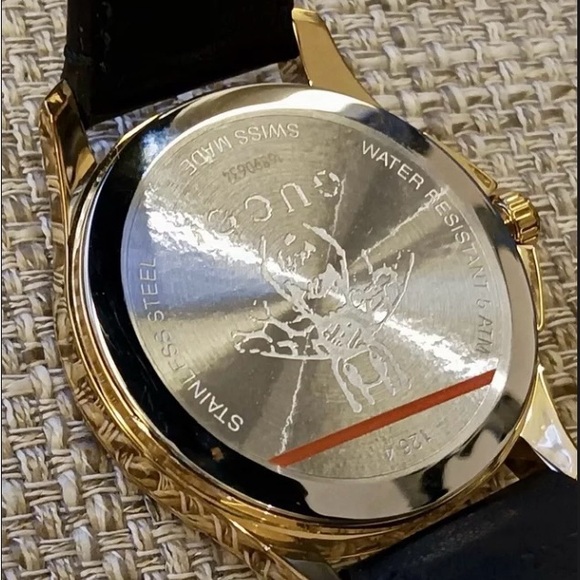 Gucci G Timeless Bee Red Dial Mens Watch - Picture 6 of 9